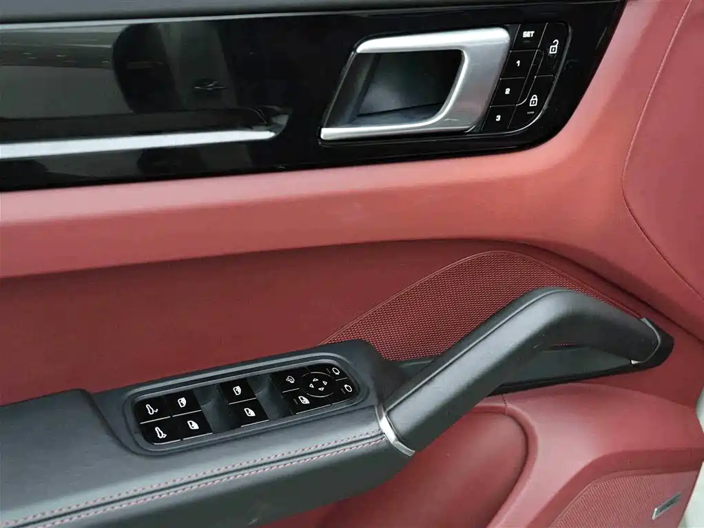 Porsche Cayenne 2021 — фото 16