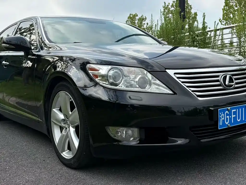 Lexus LS 2011 — фото 2