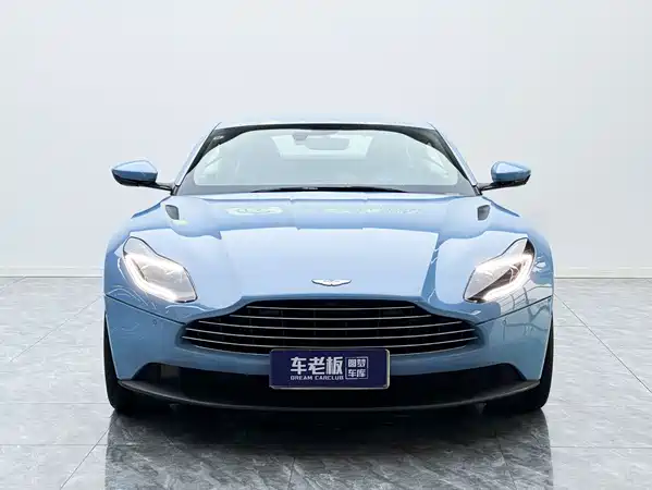 Aston Martin DB11 2020
