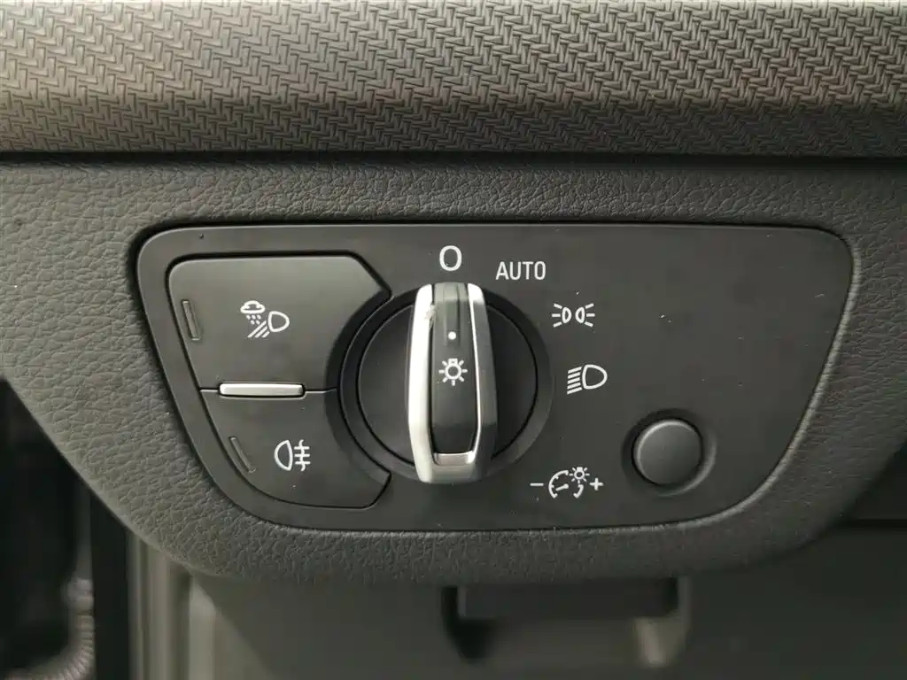 Audi Q5L 2023 — фото 21