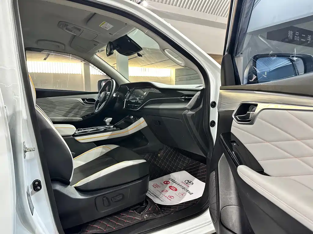 Isuzu D-MAX 2023 — фото 11
