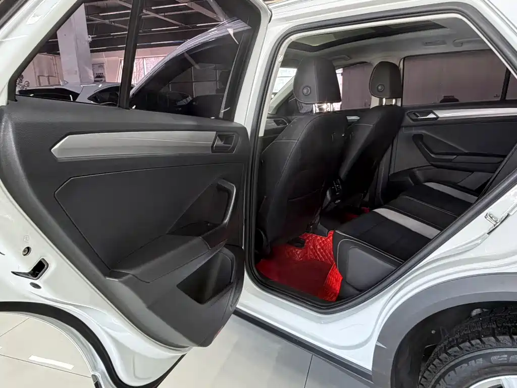 Volkswagen T-Roc 2023 — фото 15