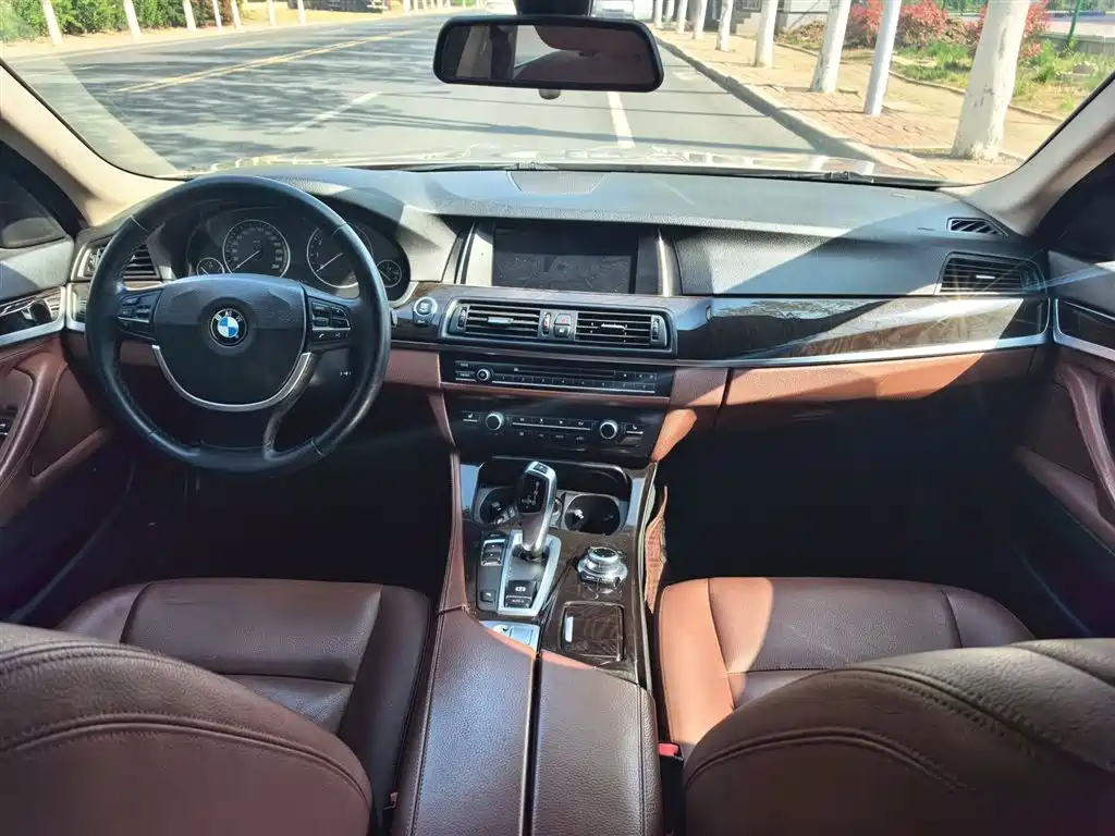 BMW 5 Series 2014 — фото 15