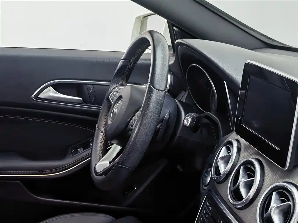 Mercedes-Benz CLA 2017 — фото 22