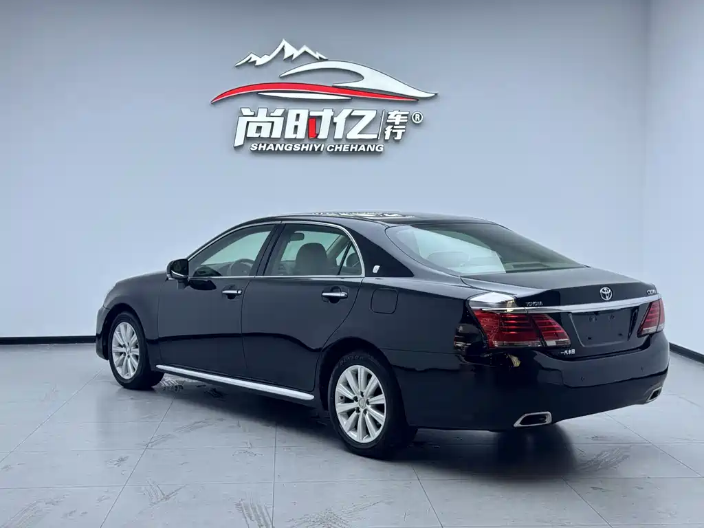 Toyota Crown 2012