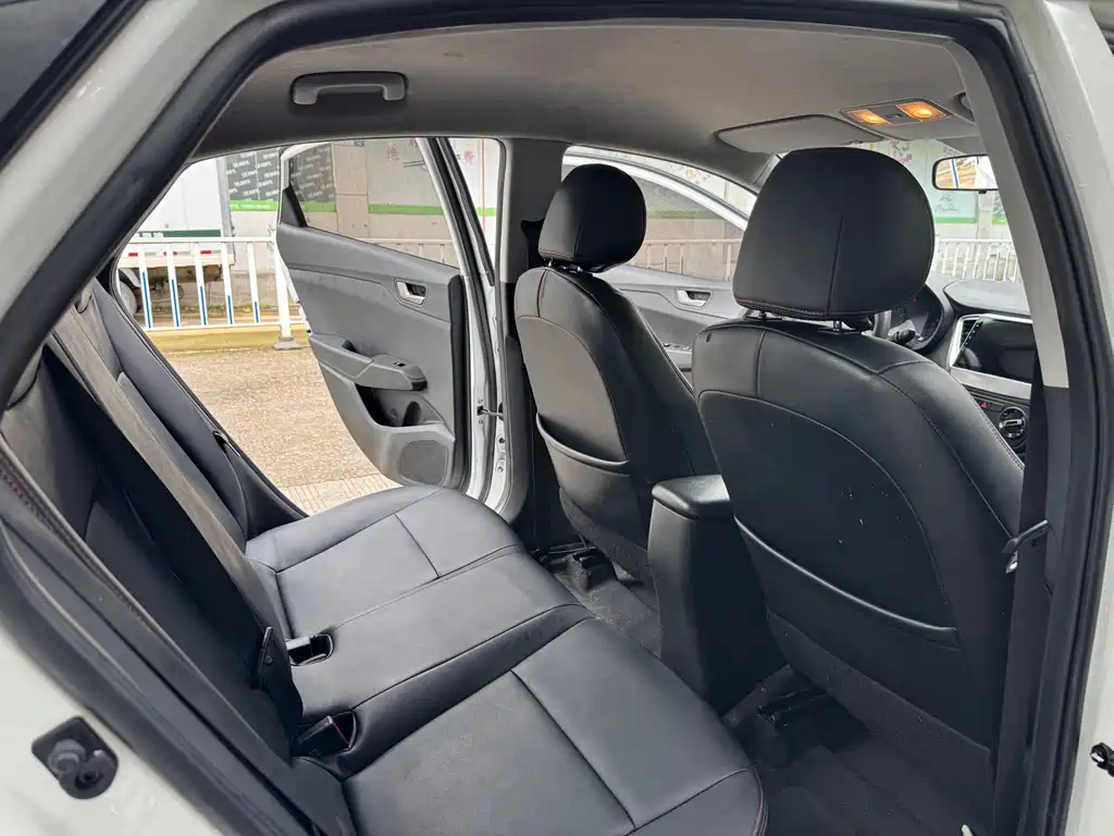 Hyundai Verna 2017 — фото 12