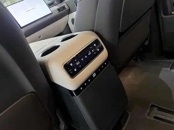 Li Auto MEGA 2024