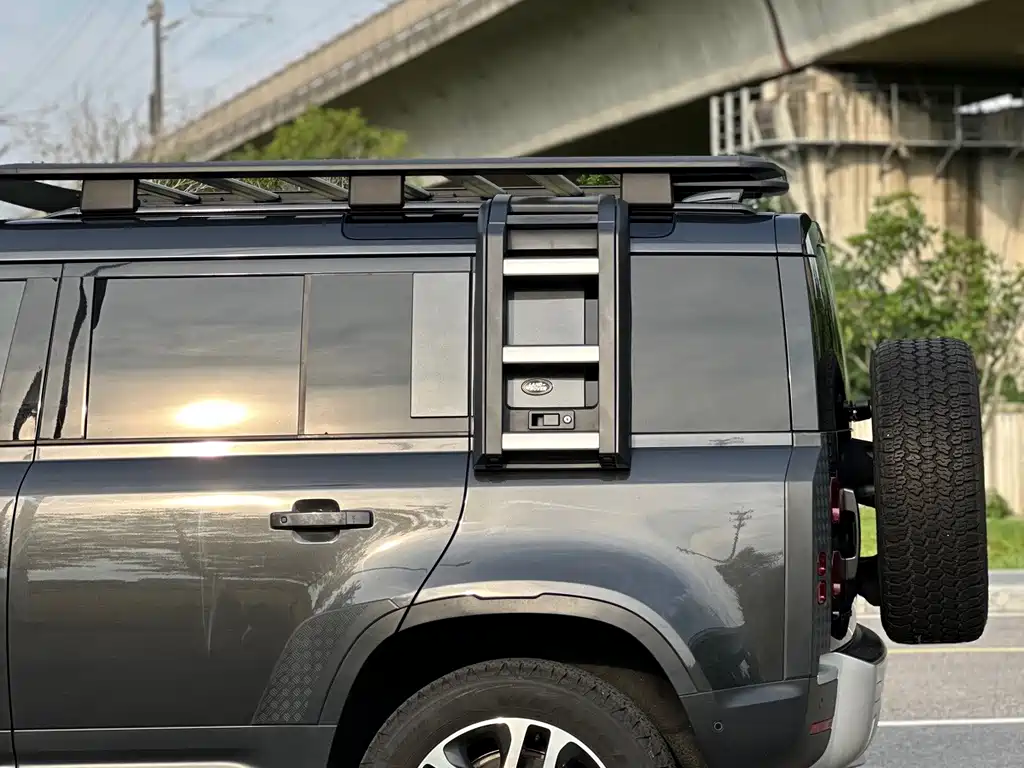 Land Rover Defender 2024 — фото 21