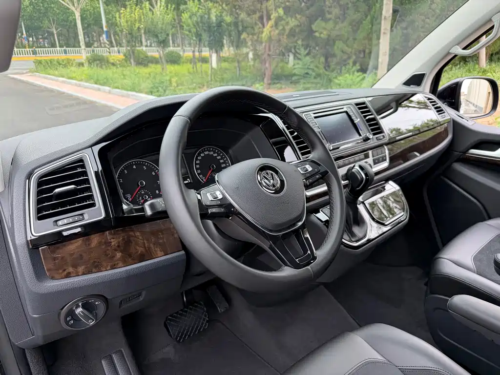 Volkswagen Multivan 2019 — фото 12