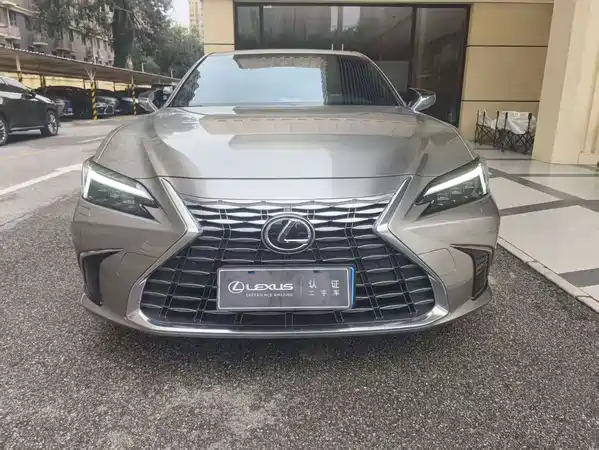 Lexus ES 2026