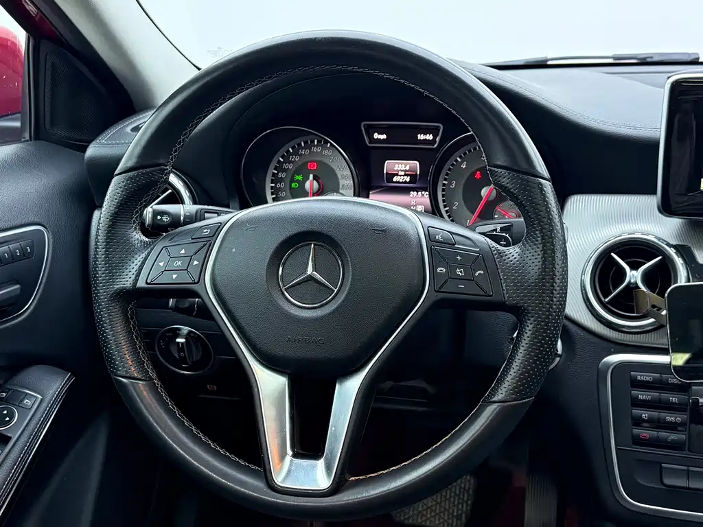 Mercedes-Benz GLA 2016 — фото 11