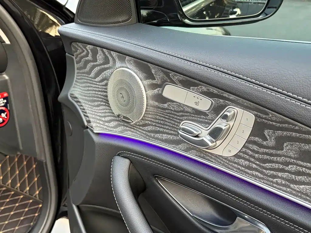 Mercedes-Benz E-Class 2022 — фото 10