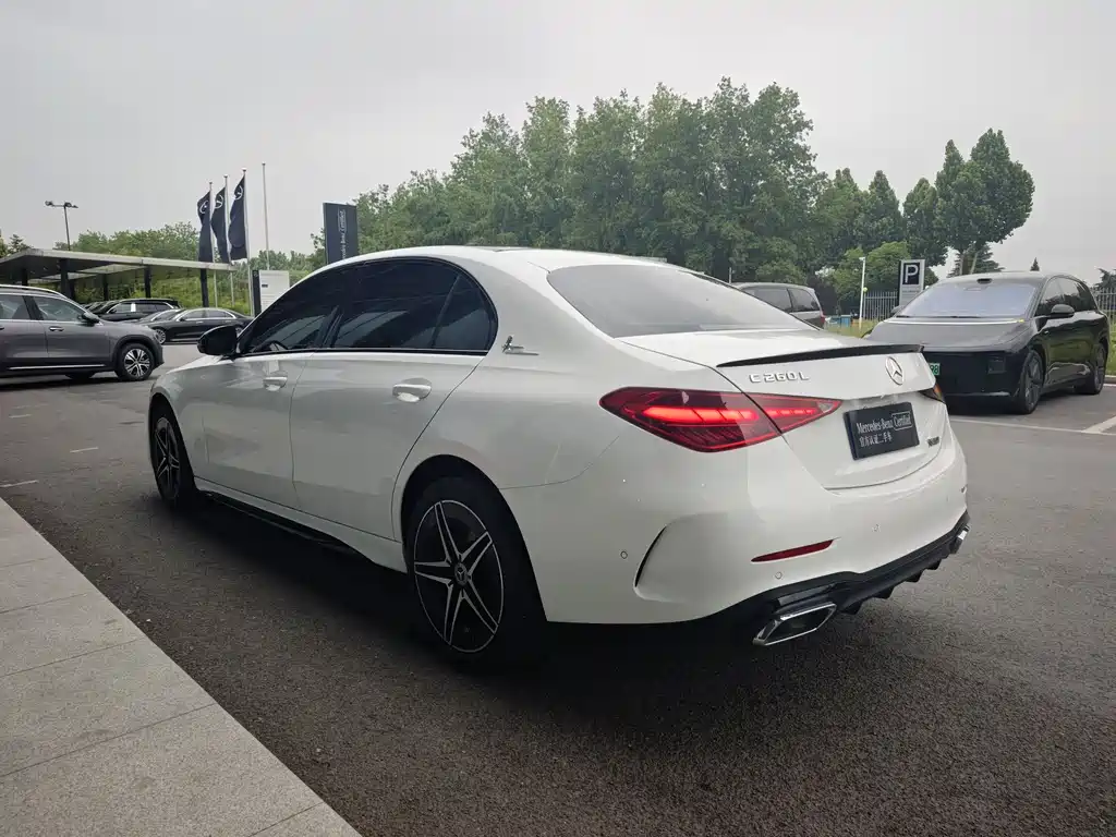 Mercedes-Benz C-Class 2024