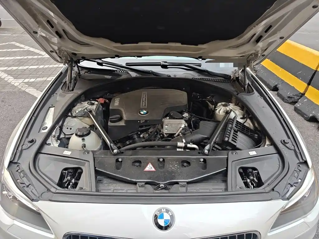 BMW 5 Series 2016 — фото 11