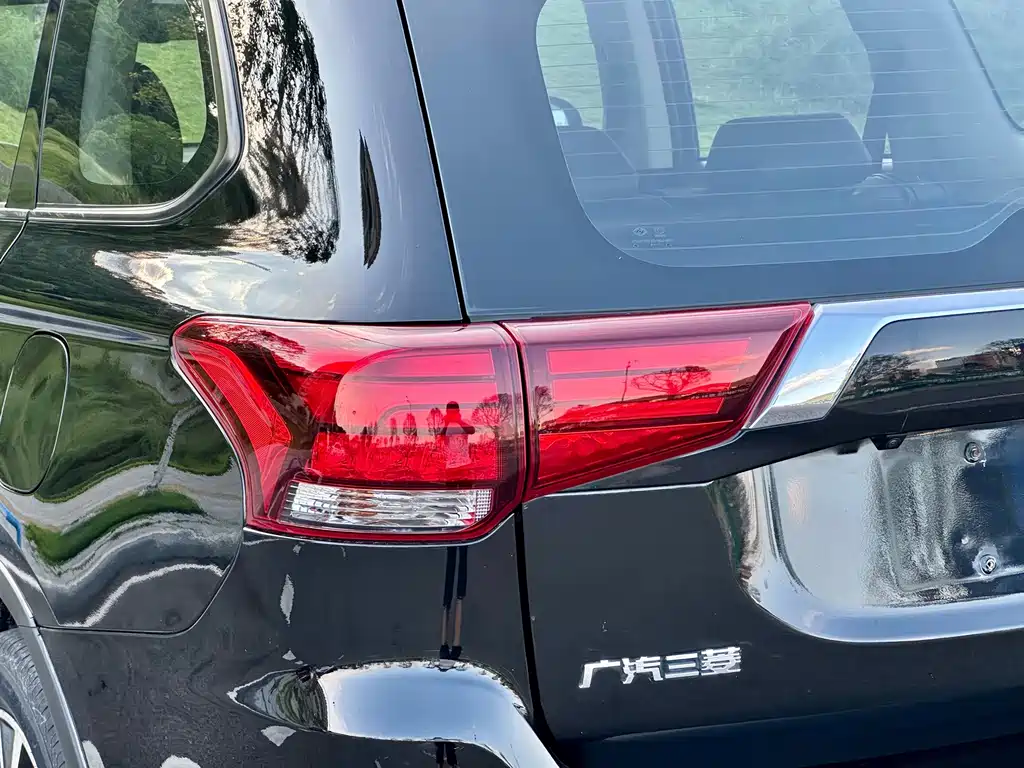 Mitsubishi Outlander 2018 — фото 15