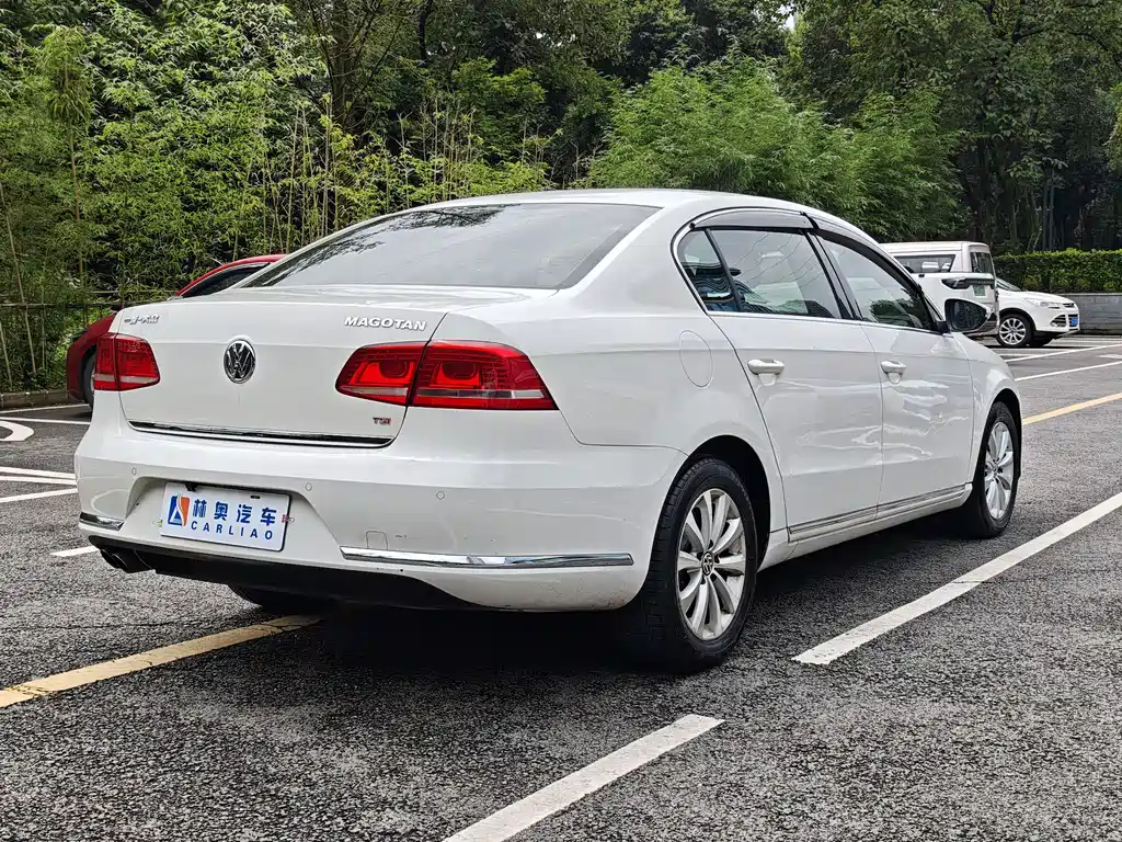 Volkswagen Magotan 2012