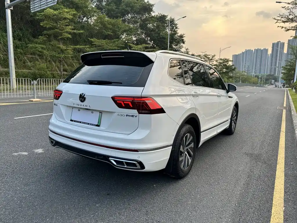 Volkswagen Tiguan L Plug-In Hybrid 2022 — фото 4