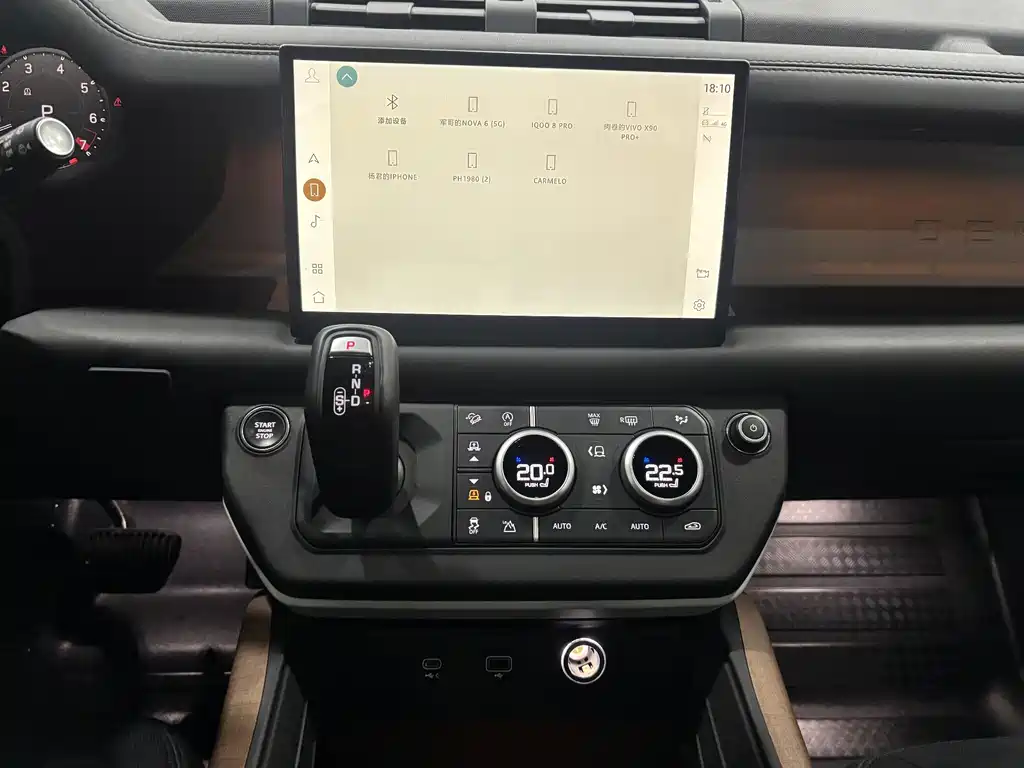 Land Rover Defender 2023 — фото 17