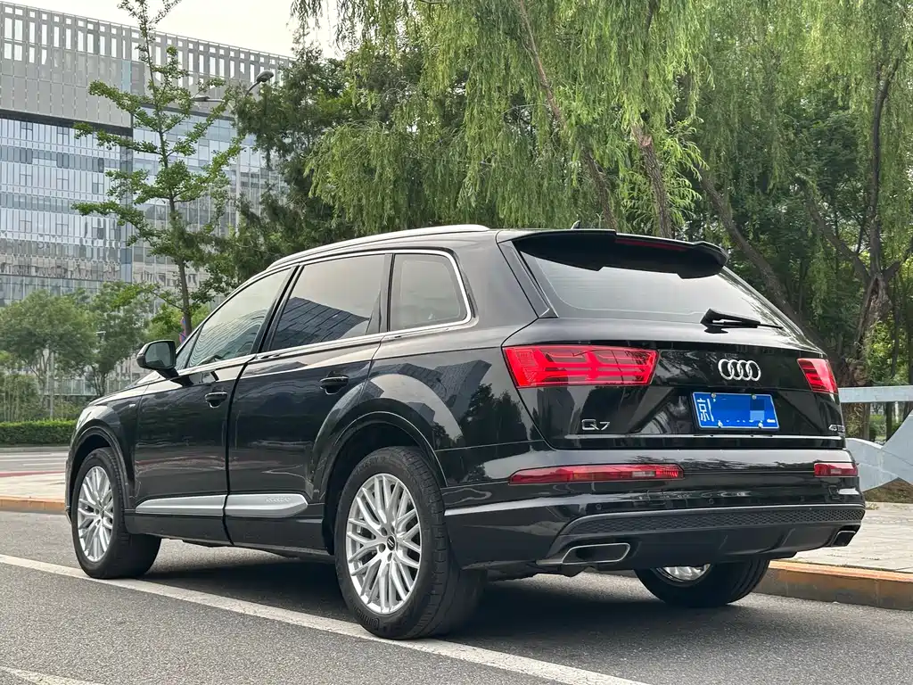 Audi Q7 2018 — фото 19