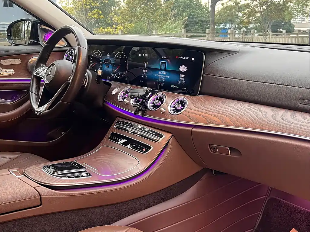 Mercedes-Benz E-Class 2022 — фото 10
