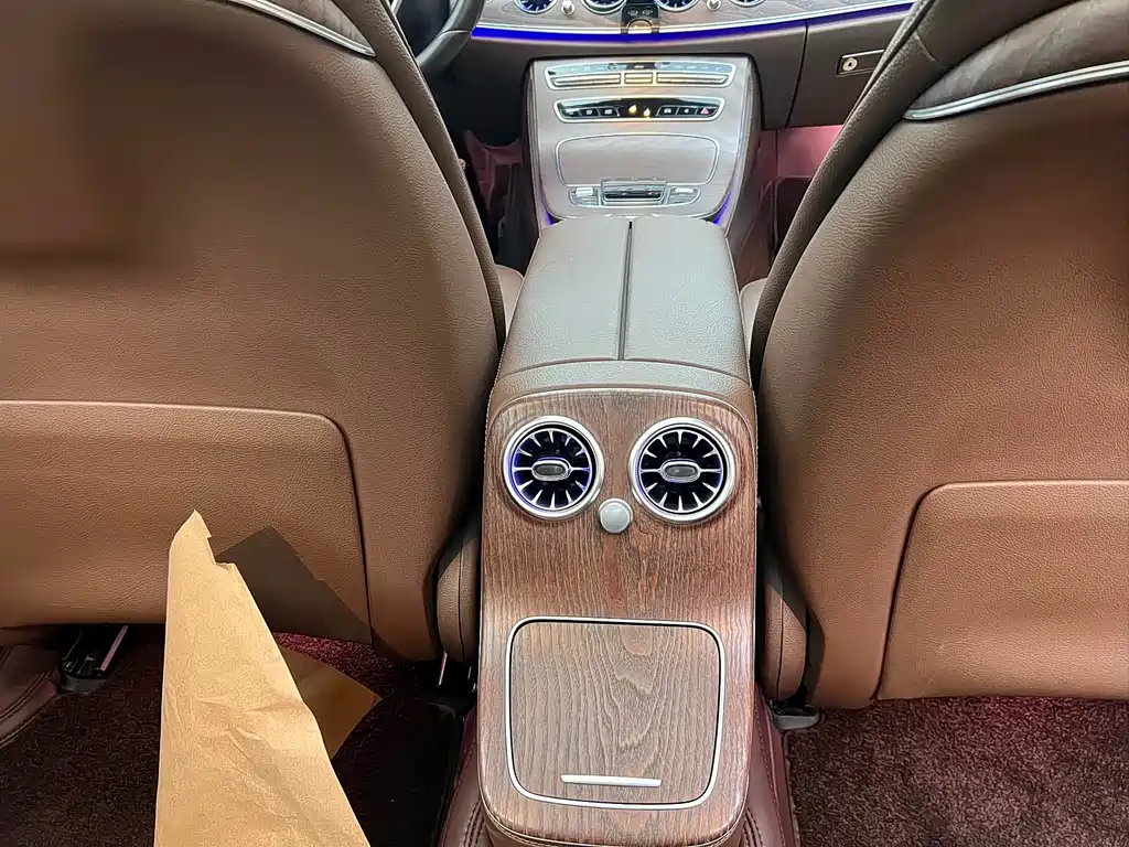 Mercedes-Benz E-Class 2022 — фото 15