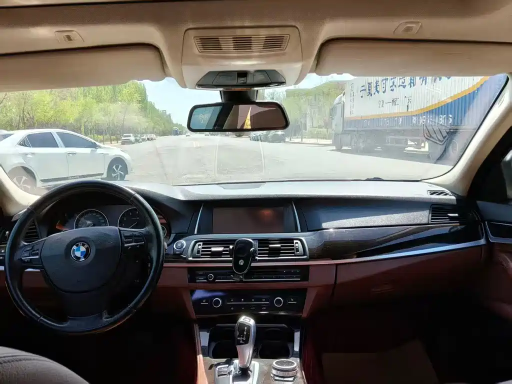 BMW 5 Series 2015 — фото 6