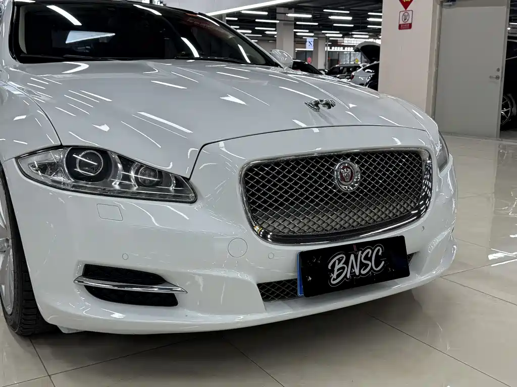 Jaguar XJ 2015 — фото 9