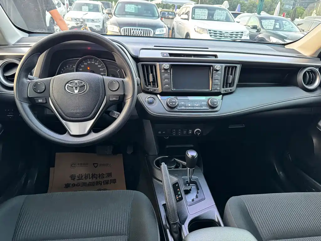 Toyota RAV4 2018 — фото 11