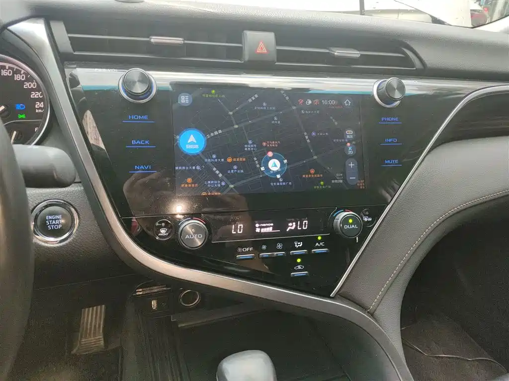 Toyota Camry 2019 — фото 13