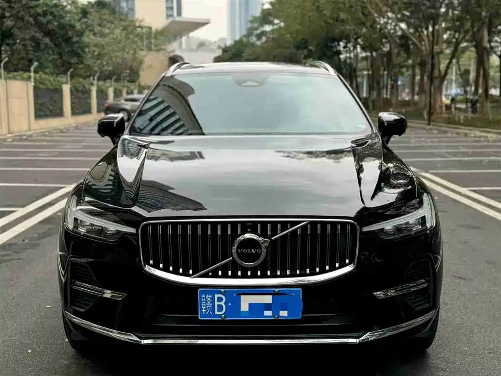 Volvo XC60 2022 — фото 2