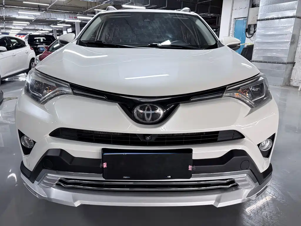 Toyota RAV4 2018 — фото 2