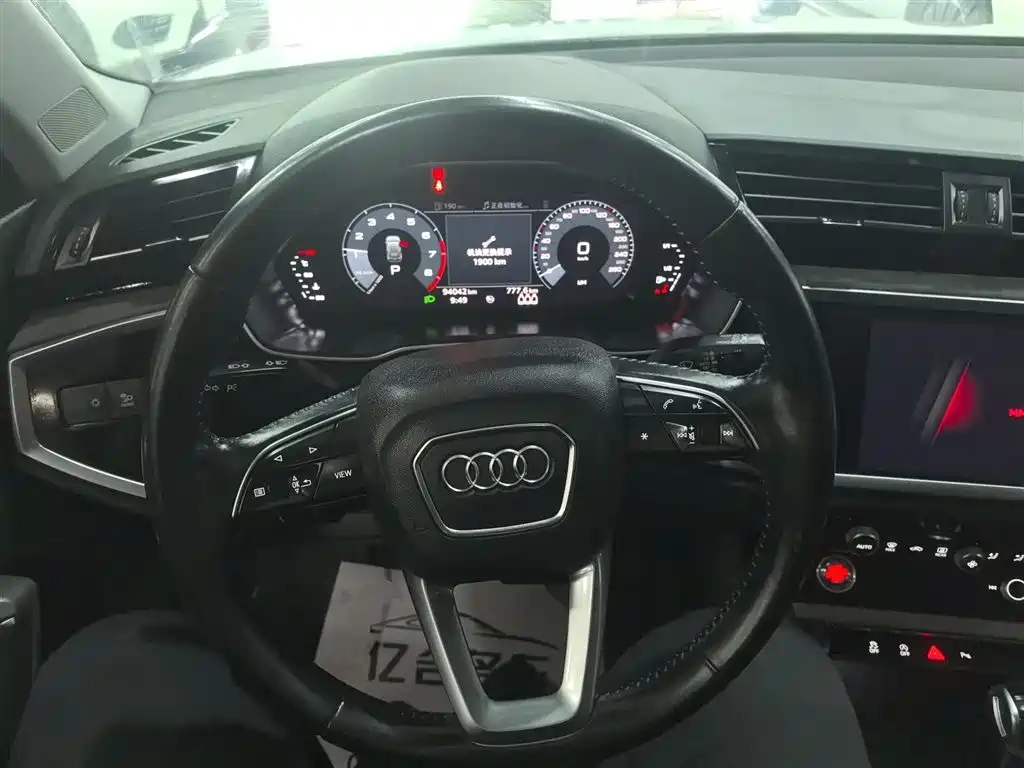 Audi Q3 2020 — фото 11