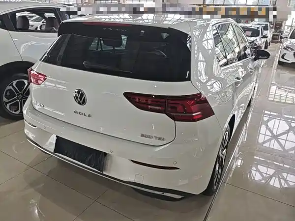 Volkswagen Golf 2025