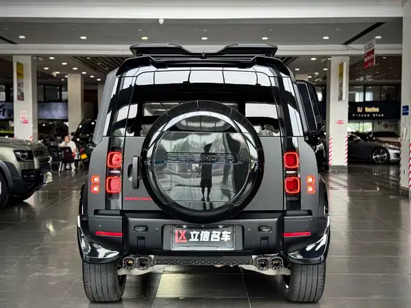 Land Rover Defender 2024