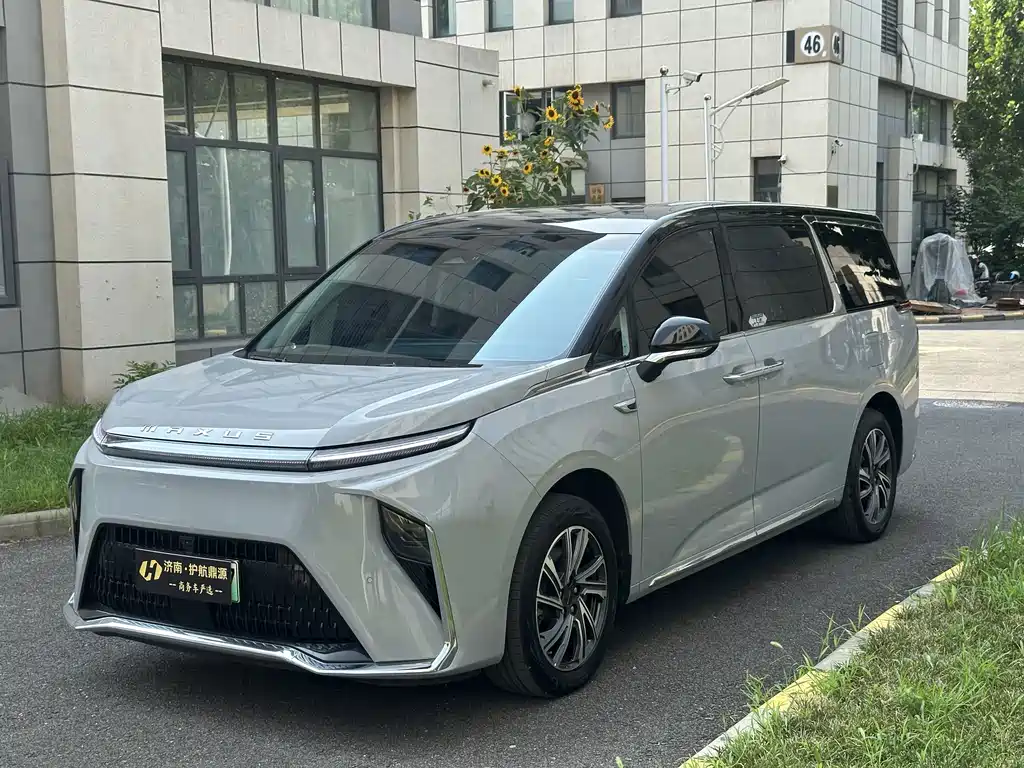 Maxus Everyone 9 2024 — фото 1