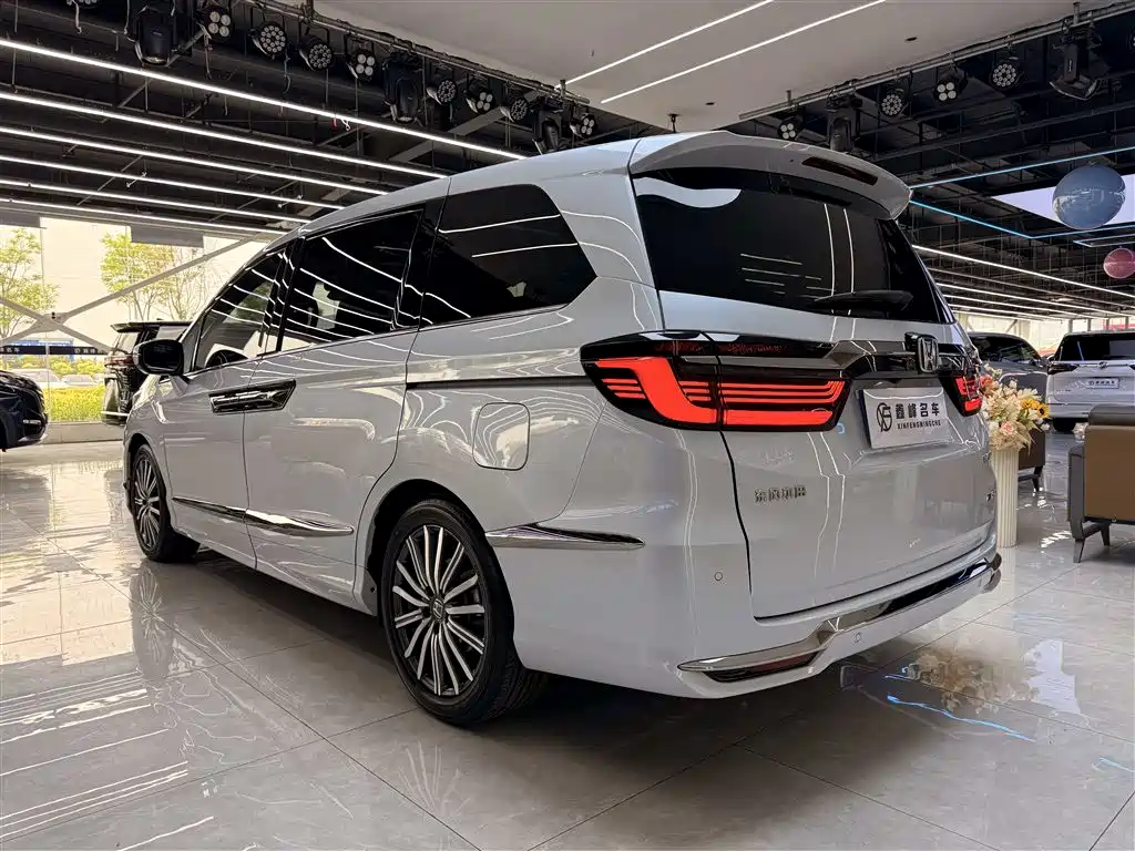 Honda Elysion 2025 — фото 25