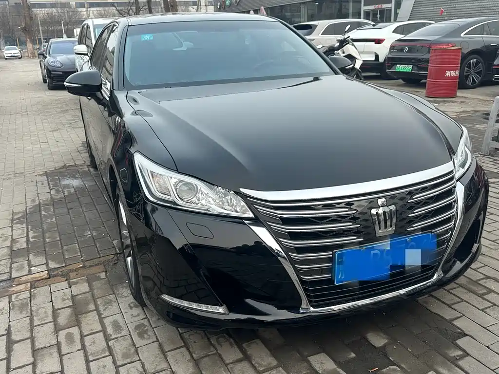 Toyota Crown 2017 — фото 2