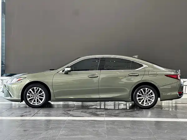 Lexus ES 2023