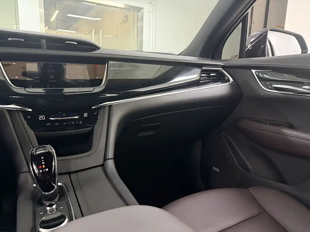 Cadillac XT6 2021 — фото 18