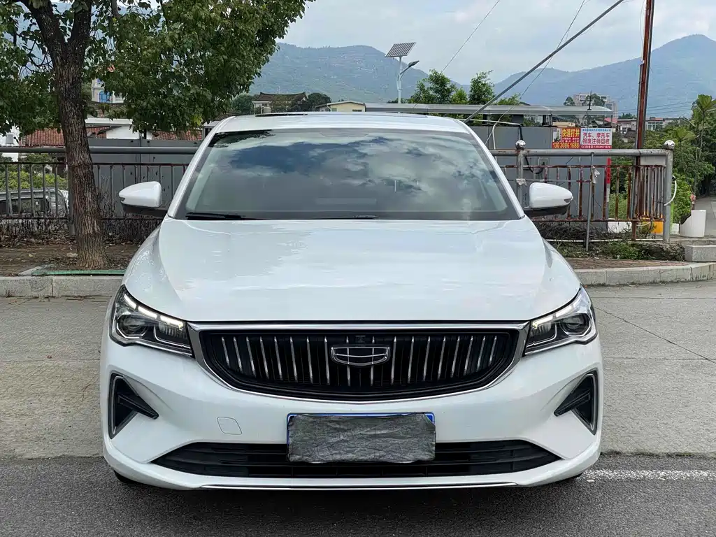 Geely Emgrand 2022