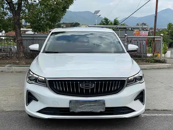 Geely Emgrand 2022