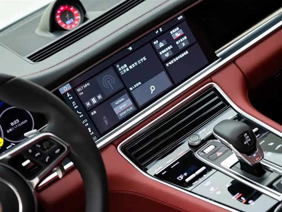 Porsche Panamera 2018 — фото 15