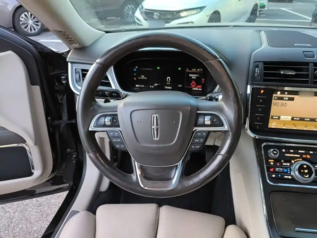 Lincoln Continental 2019 — фото 11