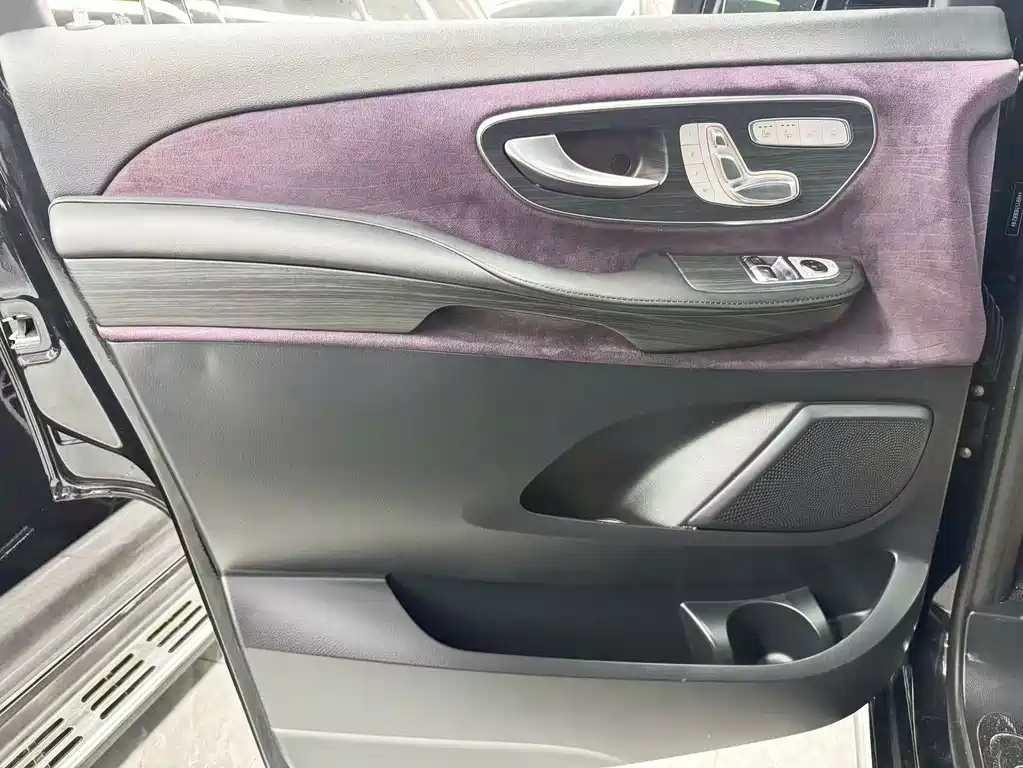 Mercedes-Benz V-Class 2019 — фото 15