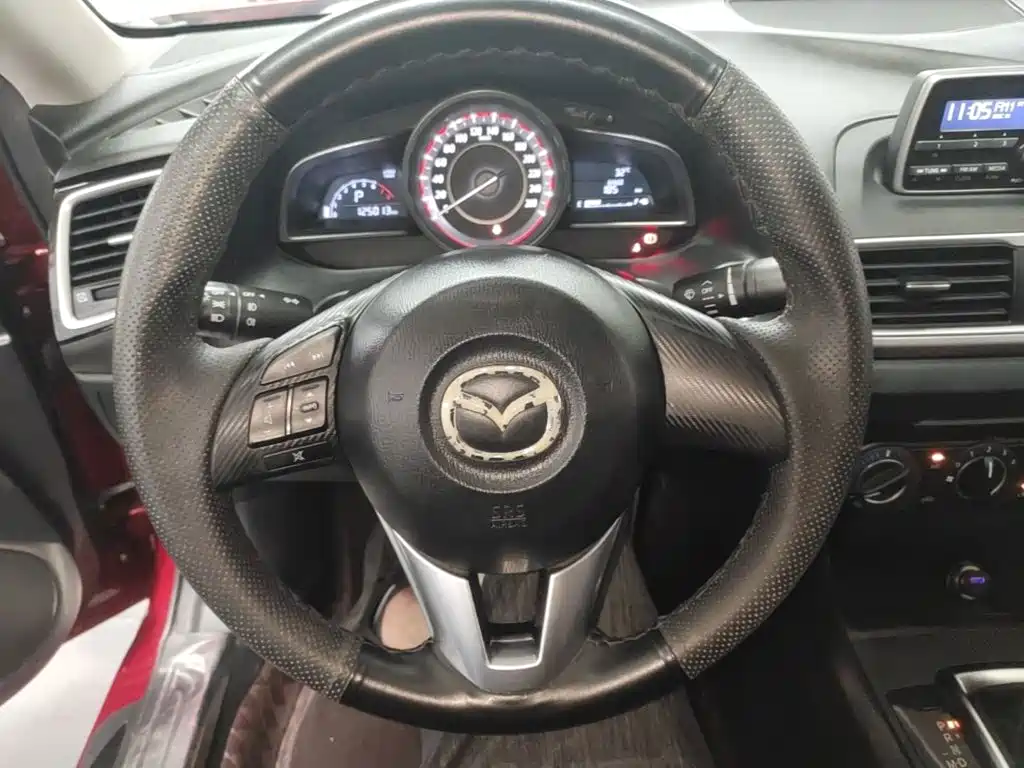 Mazda 3 Axela 2016 — фото 11