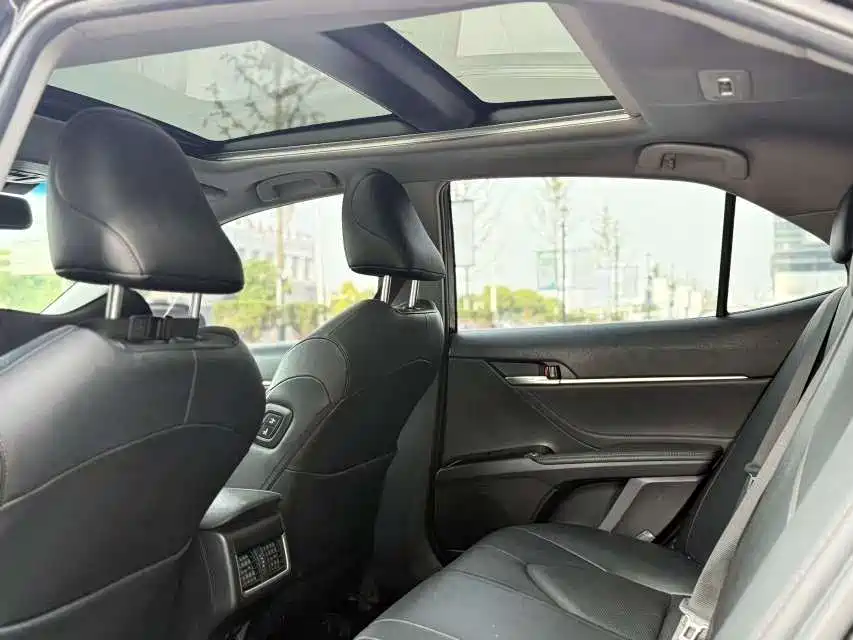 Toyota Camry 2022 — фото 4