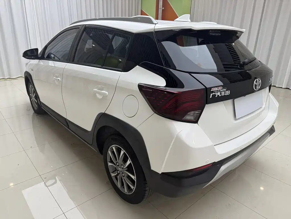 Toyota Yaris L 2023 — фото 13