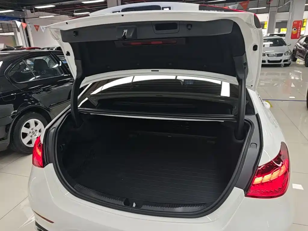 Mercedes-Benz C-Class 2023 — фото 19