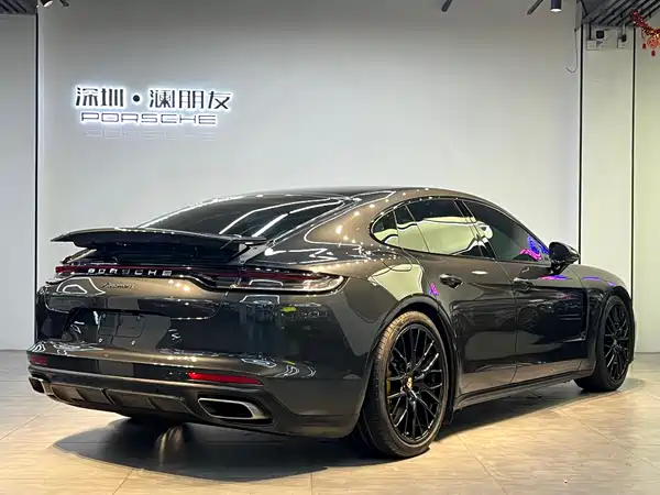 Porsche Panamera 2021