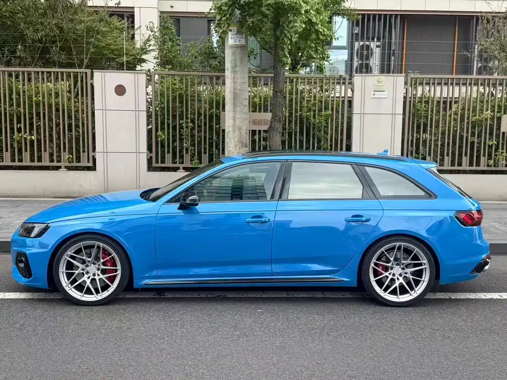 Audi RS 4 2021 — фото 2